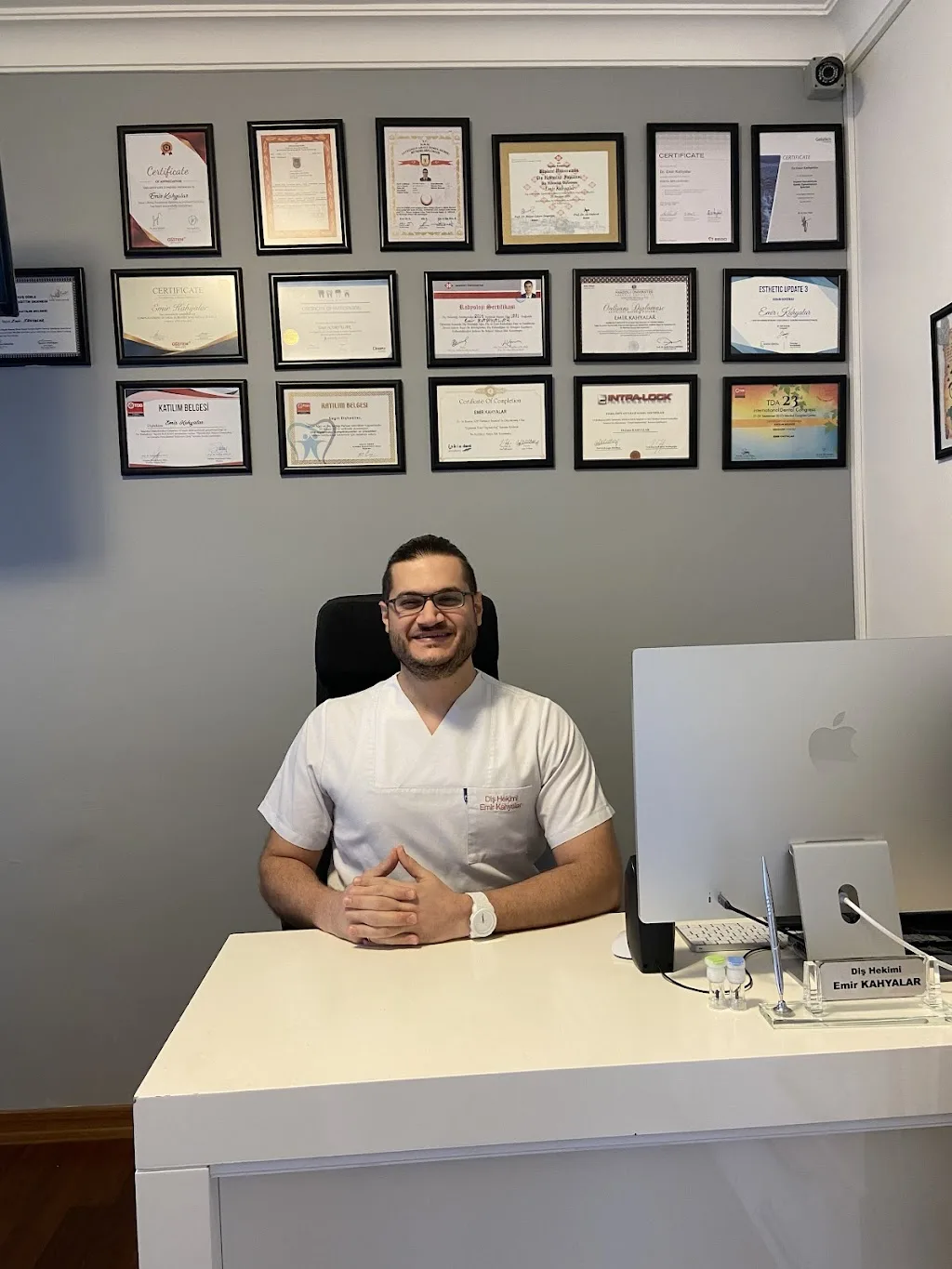 Diş Hekimi Emir Kahyalar (Dental Clinic) — Diş Hekimleri, Kadıköy · fotoğraf 1