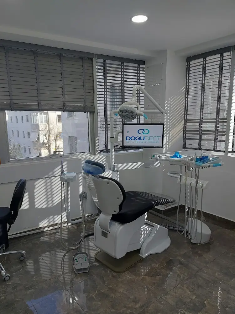 DoğuDent Erenköy Ağız ve Diş Sağlığı Polikliniği — Diş Hekimleri, Kadıköy · fotoğraf 4