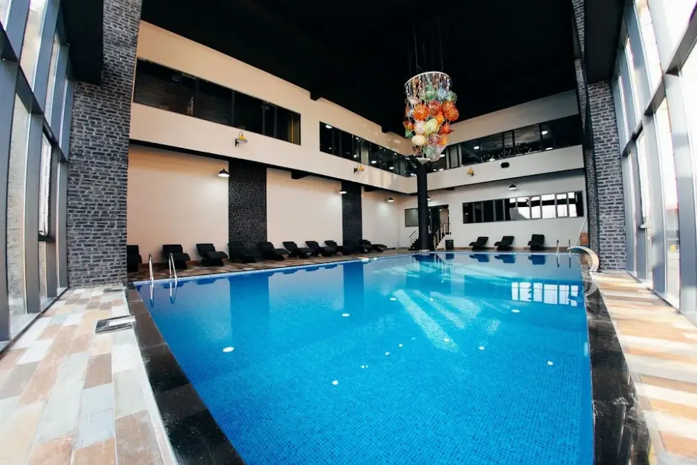 Çebioğlu Residence — Yüzme Havuzları, Merkez · fotoğraf 4