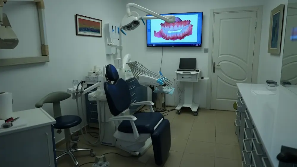 Dr. Melih Şengül - Splint, İmplant, Gülüş Tasarımı — Diş Hekimleri, Kadıköy · fotoğraf 2
