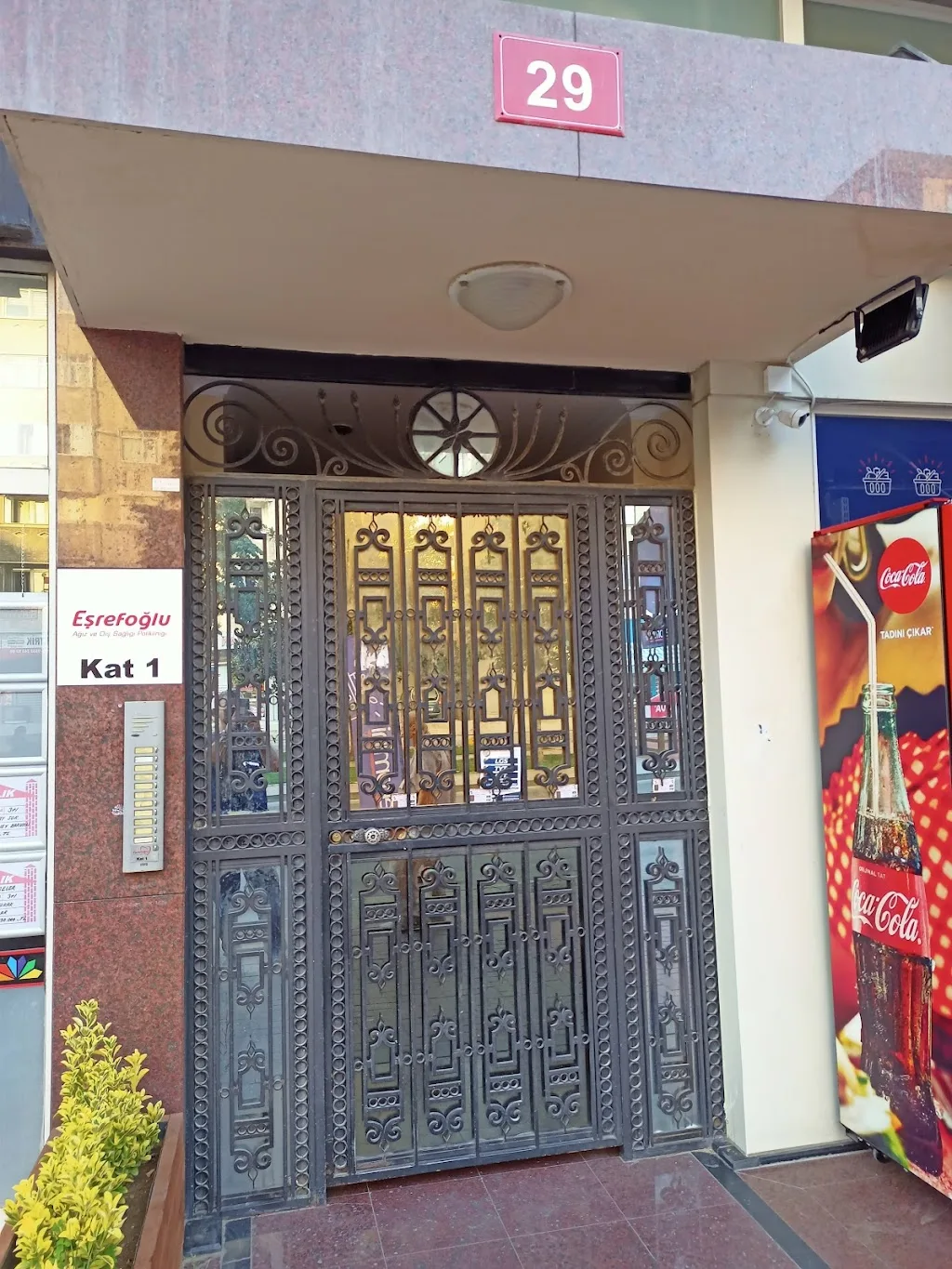 ÖZEL EŞREFOĞLU AĞIZ VE DİŞ SAĞLIĞI POLİKLİNİĞİ — Diş Hekimleri, Kadıköy · fotoğraf 1