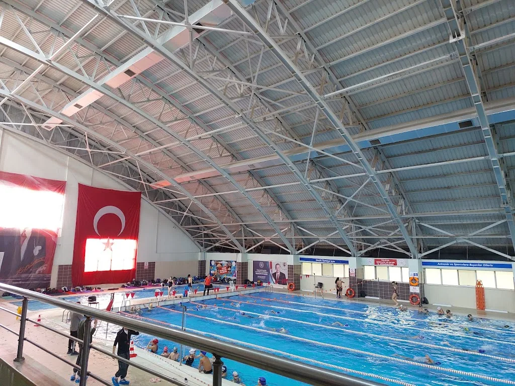 Yalova Kapalı Yüzme Havuzu
