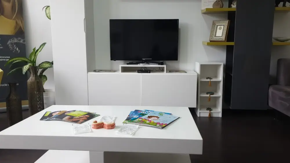 Diş Hekimi Dr. Burcu Şenol Kutlu — Diş Hekimleri, Kadıköy · fotoğraf 4