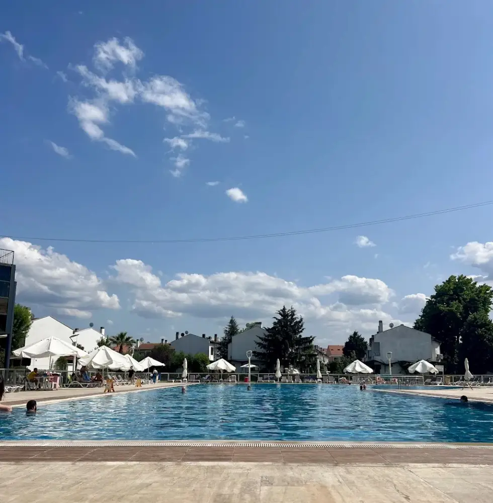 Elmakent Yüzme Havuzu — Yüzme Havuzları, Çiftlikköy · fotoğraf 2