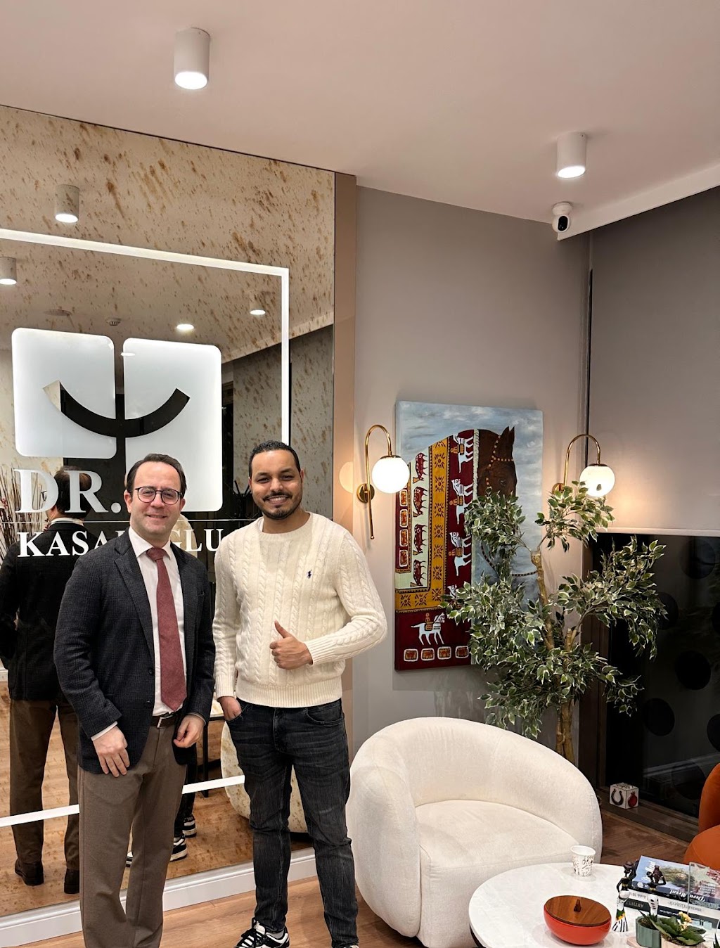Dr. Kasapoglu- Clinique Dentaire Istanbul/Turquie -Francophone- IMPLANT DENTAIRE TURQUIE / FACETTE DENTAIRE / EMAX