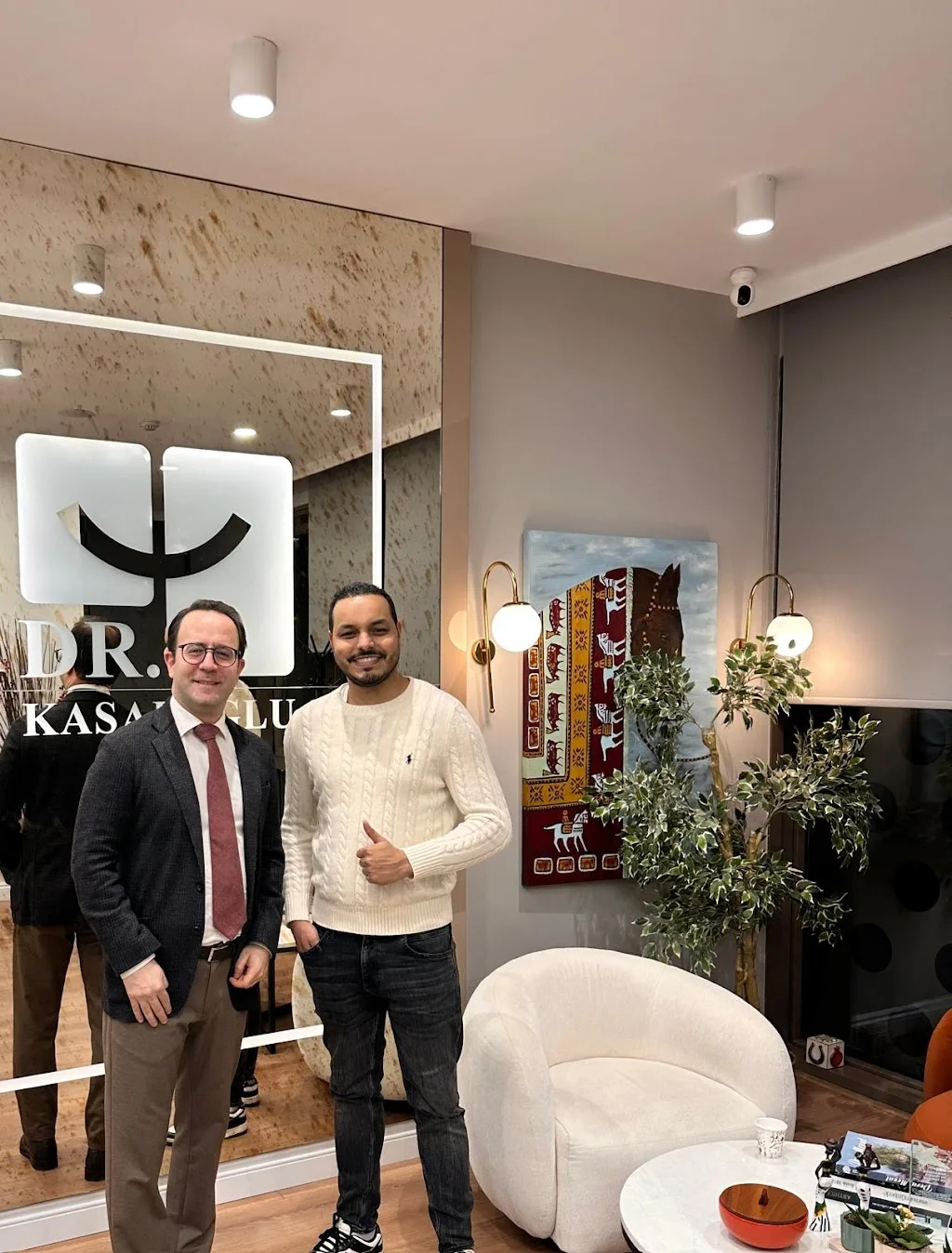 Dr. Kasapoglu- Clinique Dentaire Istanbul/Turquie -Francophone- IMPLANT DENTAIRE TURQUIE / FACETTE DENTAIRE / EMAX — Diş Hekimleri, Kadıköy · fotoğraf 1