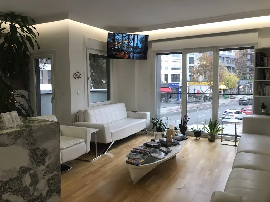Softdent Diş Kliniği - Dr.Kerem Atamözlü (Ortodonti Uzmanı) - Dt.Tuba Atamözlü (Diş Hekimi) — Diş Hekimleri, Kadıköy · fotoğraf 1