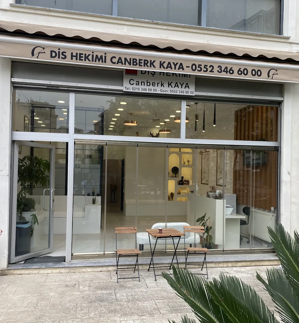 Diş Hekimi Canberk Kaya — Diş Hekimleri, Kadıköy · fotoğraf 1