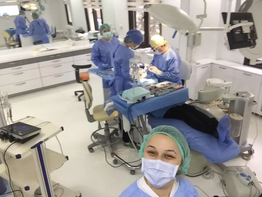 İSTANBUL İMPLANT TEDAVİSİ | DR. DT. TOLGA GÜLÇİÇEK — Diş Hekimleri, Ataşehir · fotoğraf 2
