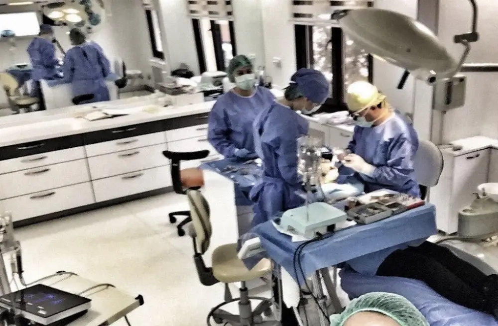 İSTANBUL İMPLANT TEDAVİSİ | DR. DT. TOLGA GÜLÇİÇEK — Diş Hekimleri, Ataşehir · fotoğraf 3