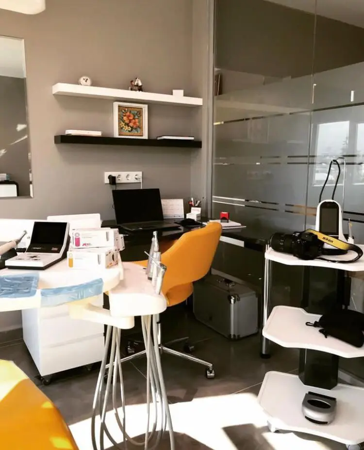 Doç. Dr. Utkan Kamil AKYOL | Diş Hekimi — Diş Hekimleri, Ataşehir · fotoğraf 2