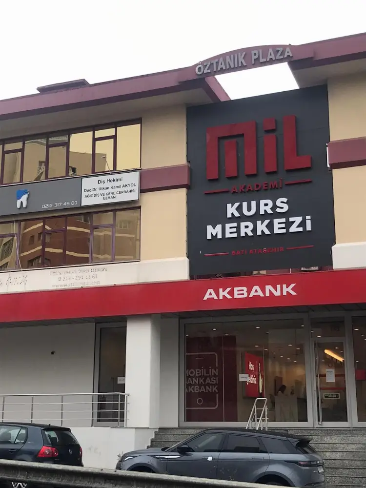 Doç. Dr. Utkan Kamil AKYOL | Diş Hekimi — Diş Hekimleri, Ataşehir · fotoğraf 3