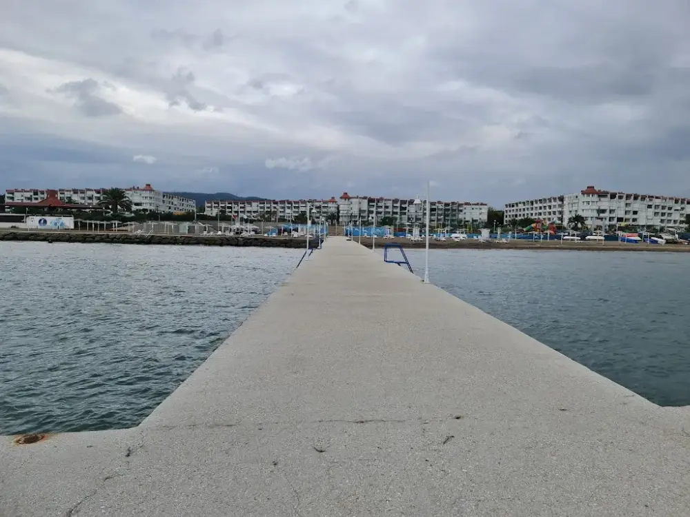 Aydınkent Yüzme Havuzu (arka) — Yüzme Havuzları, Çiftlikköy · fotoğraf 3
