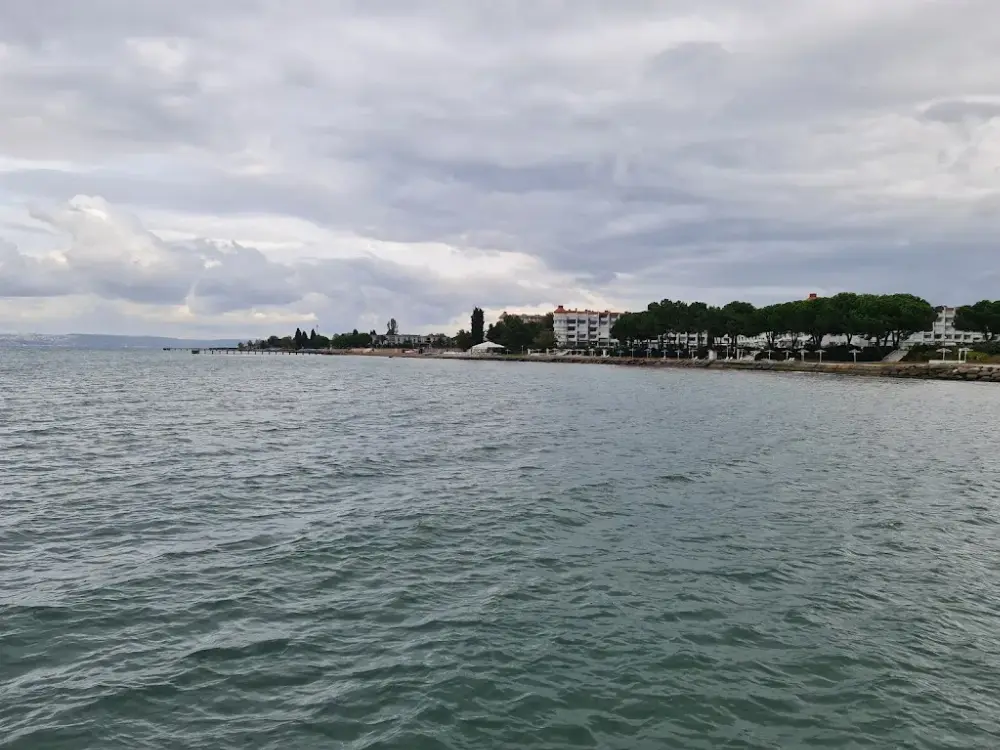 Aydınkent Yüzme Havuzu (arka) — Yüzme Havuzları, Çiftlikköy · fotoğraf 4