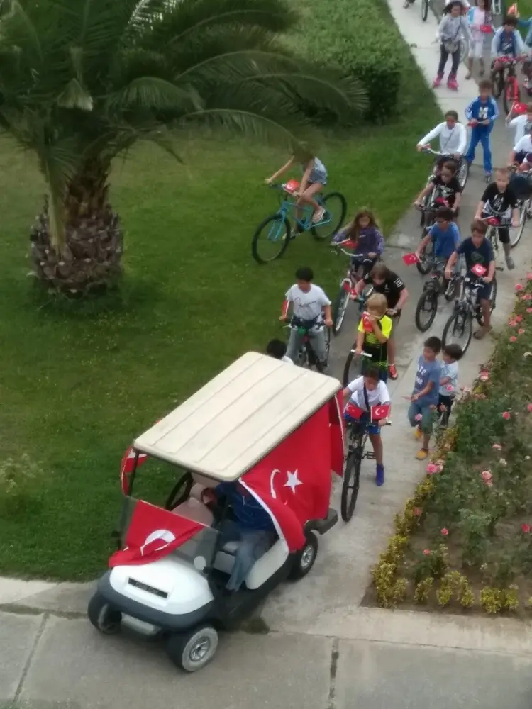 Aydınkent Yüzme Havuzu (arka) — Yüzme Havuzları, Çiftlikköy · fotoğraf 5