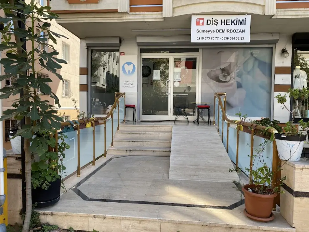 Ataşehir Diş Hekimi Sümeyye Demirbozan — Diş Hekimleri, Ataşehir · fotoğraf 2