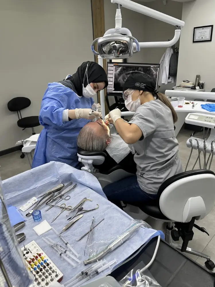 Periodontoloji Uzmanı Bahar Asıltürk/ Diş eti hastalıkları ve cerrahisi uzmanı/ Ataşehir implant uzman diş hekimi — Diş Hekimleri, Ataşehir · fotoğraf 2