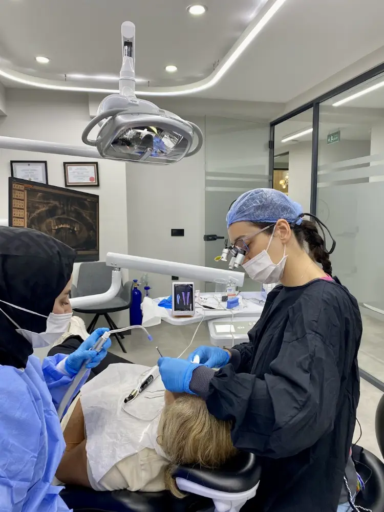 Periodontoloji Uzmanı Bahar Asıltürk/ Diş eti hastalıkları ve cerrahisi uzmanı/ Ataşehir implant uzman diş hekimi — Diş Hekimleri, Ataşehir · fotoğraf 3