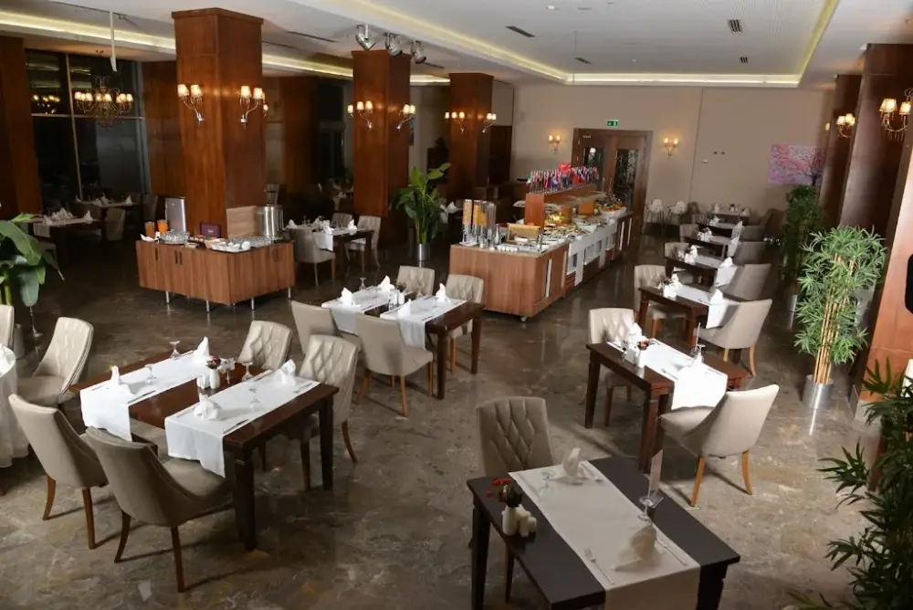 Lova Hotel Spa Yalova — Yüzme Havuzları · fotoğraf 3