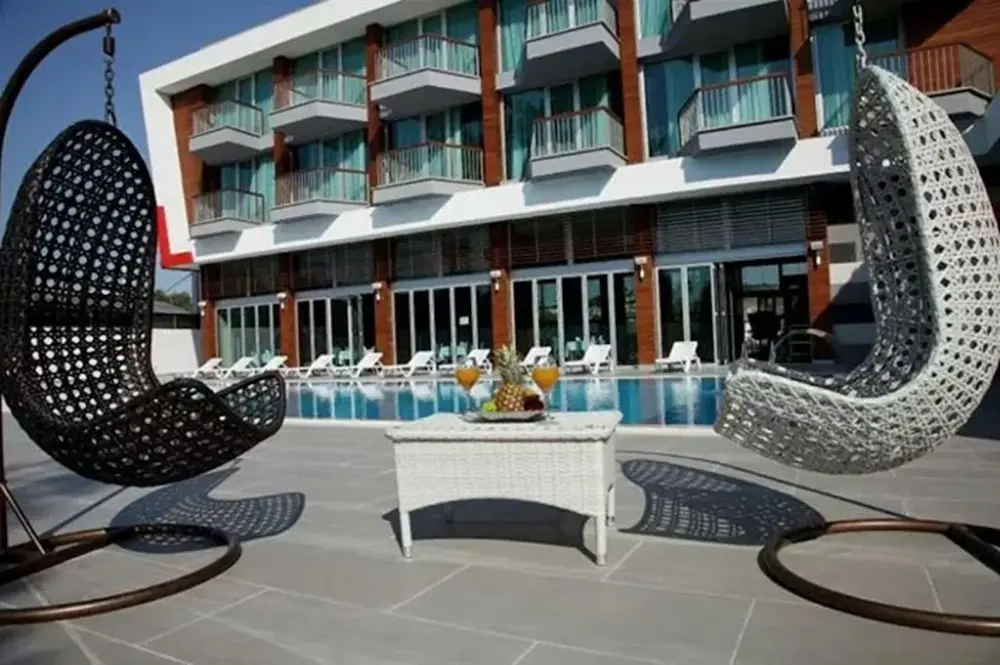 Lova Hotel Spa Yalova — Yüzme Havuzları · fotoğraf 4