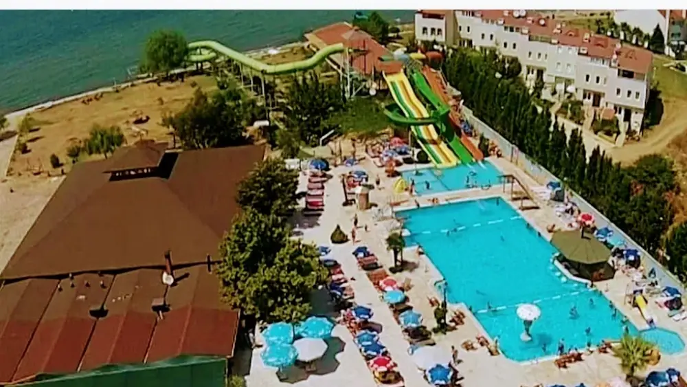 MERTUR OTEL — Yüzme Havuzları, Çiftlikköy · fotoğraf 4