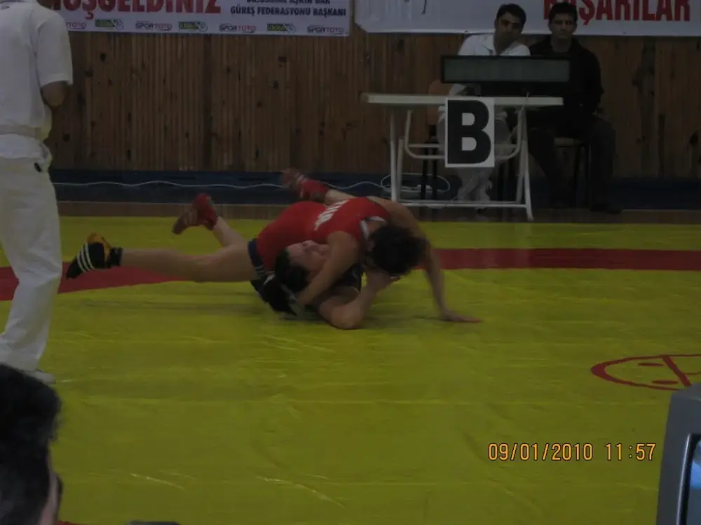 Yalova Kapalı Spor Salonu — Yüzme Havuzları, Merkez · fotoğraf 4