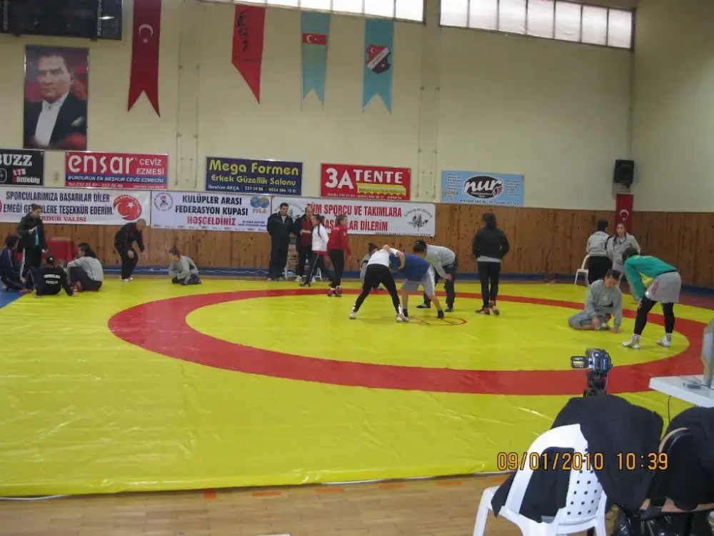 Yalova Kapalı Spor Salonu — Yüzme Havuzları, Merkez · fotoğraf 5