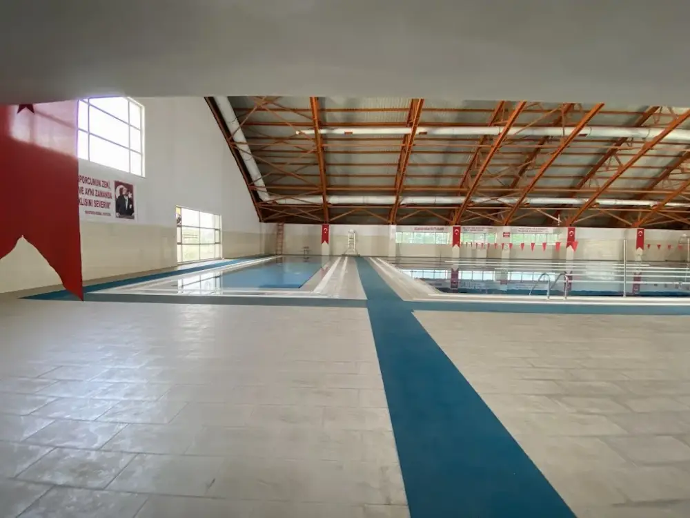 Iğdır Yarı Olimpik Kapalı Yüzme Havuzu — Yüzme Havuzları, Merkez · fotoğraf 2