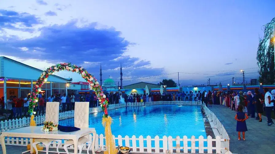 Nirvana Havuz ve Kır düğünü — Yüzme Havuzları, Merkez · fotoğraf 3