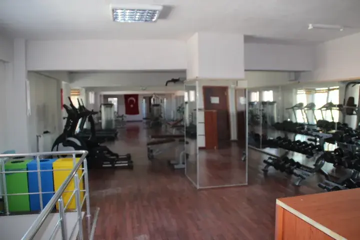 Ardahan Spor Toto Yarı Olimpik Yüzme Havuzu — Yüzme Havuzları, Merkez · fotoğraf 3