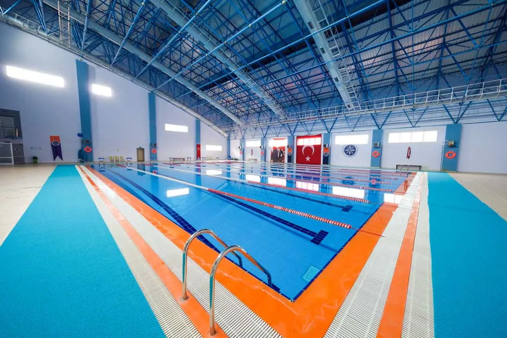 Ardahan Üniversitesi Yarı Olimpik Yüzme Havuzu — Yüzme Havuzları · fotoğraf 1