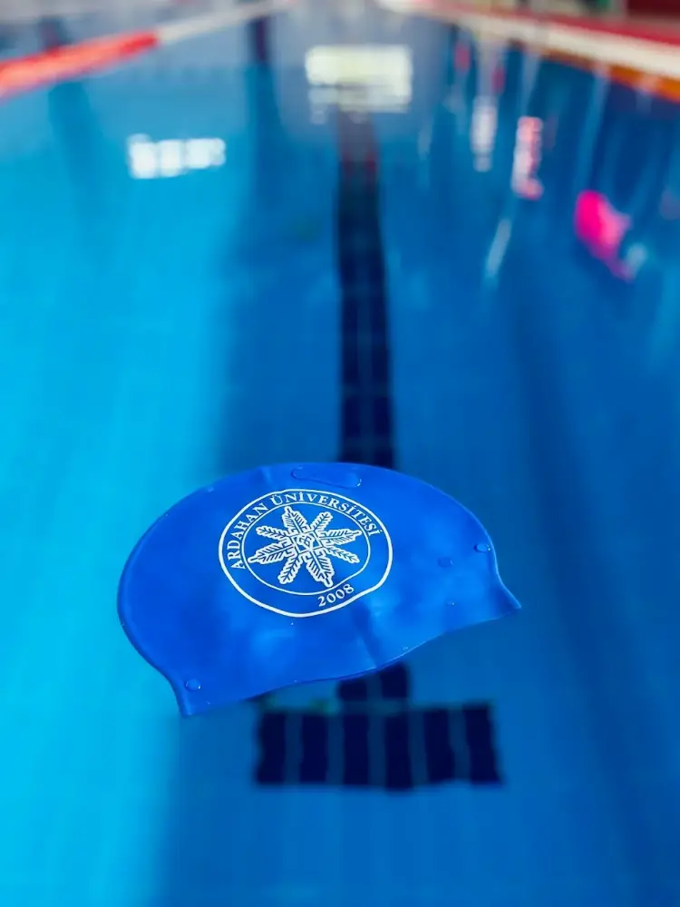 Ardahan Üniversitesi Yarı Olimpik Yüzme Havuzu — Yüzme Havuzları, Merkez · fotoğraf 3