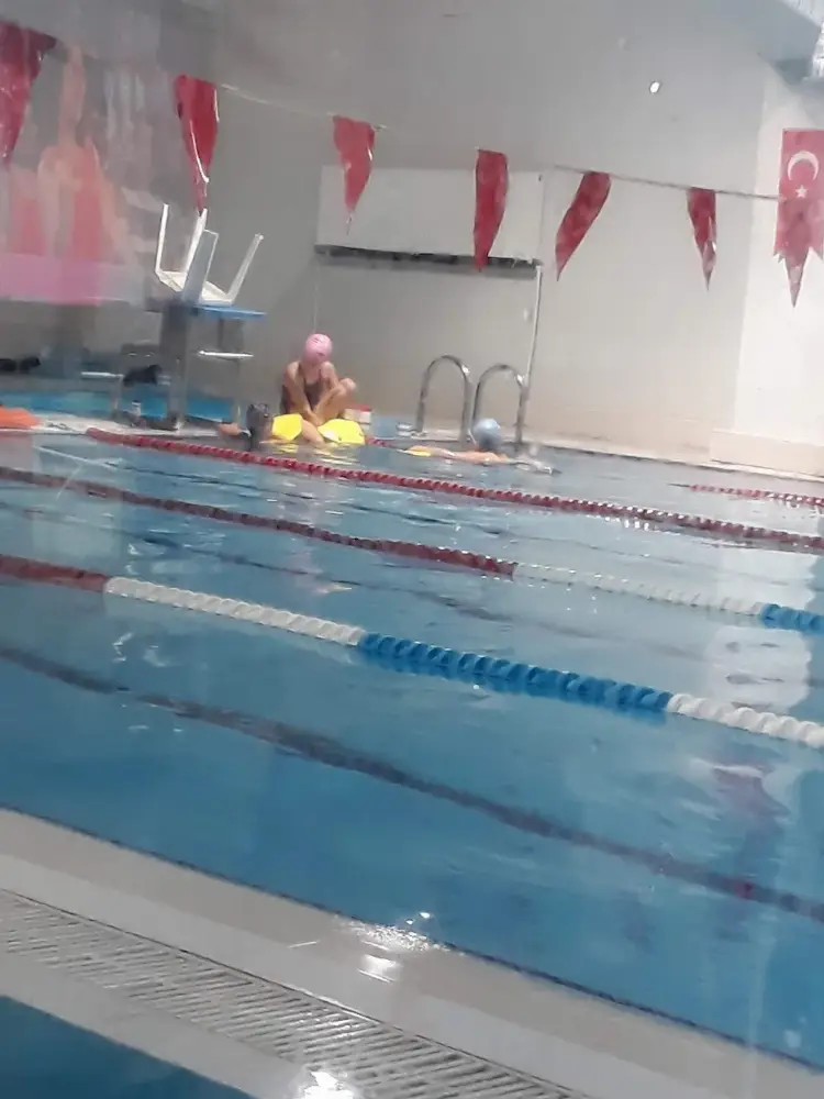 Genclik Merkezi Kapali Yuzme Havuzu — Yüzme Havuzları, Merkez · fotoğraf 2
