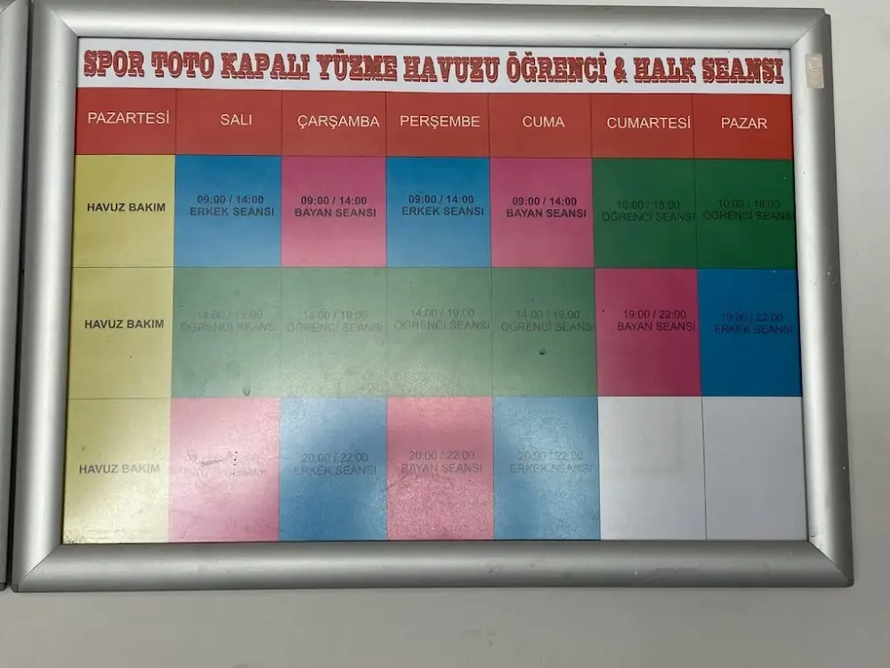 Genclik Merkezi Kapali Yuzme Havuzu — Yüzme Havuzları, Merkez · fotoğraf 5