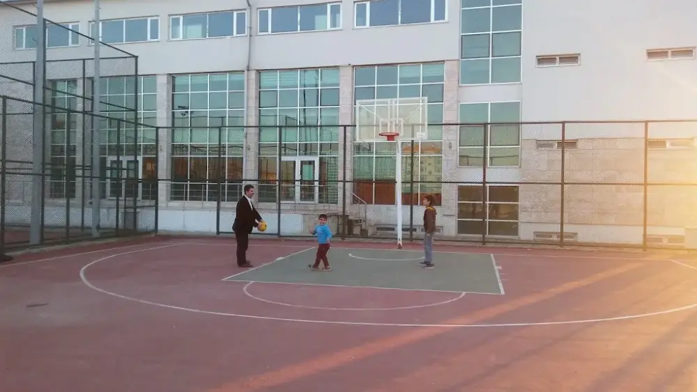 Batman Gençlik Ve Spor Bakanlığı Gençlik Merkezi — Yüzme Havuzları, Merkez · fotoğraf 4
