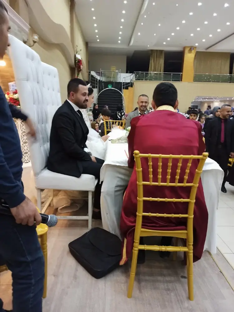 YaşamPark Düğün Salonu ve Yüzme Havuzu — Yüzme Havuzları, Merkez · fotoğraf 4