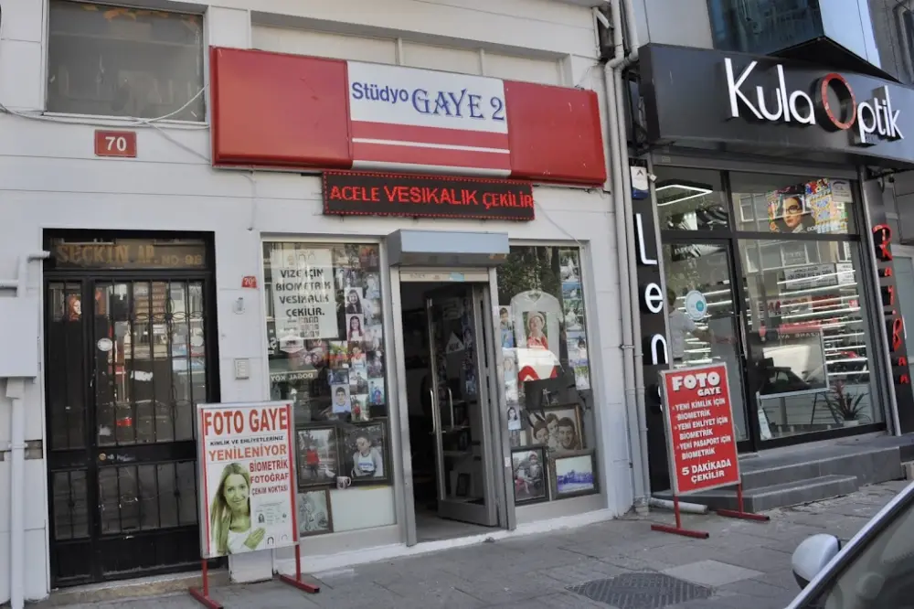 Stüdyo Gaye | Green Card | Biyometrik | Kimlik | Pasaport Vize | Vesikalık | Avukat Cübbesi vardır | — Fotoğraf Stüdyoları, Kadıköy · fotoğraf 2