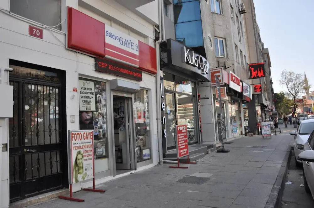 Stüdyo Gaye | Green Card | Biyometrik | Kimlik | Pasaport Vize | Vesikalık | Avukat Cübbesi vardır | — Fotoğraf Stüdyoları, Kadıköy · fotoğraf 3