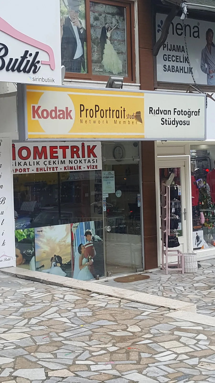 Rıdvan Fotoğraf Stüdyosu — Fotoğraf Stüdyoları, Kadıköy · fotoğraf 1