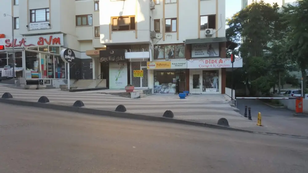 Rıdvan Fotoğraf Stüdyosu — Fotoğraf Stüdyoları, Kadıköy · fotoğraf 2