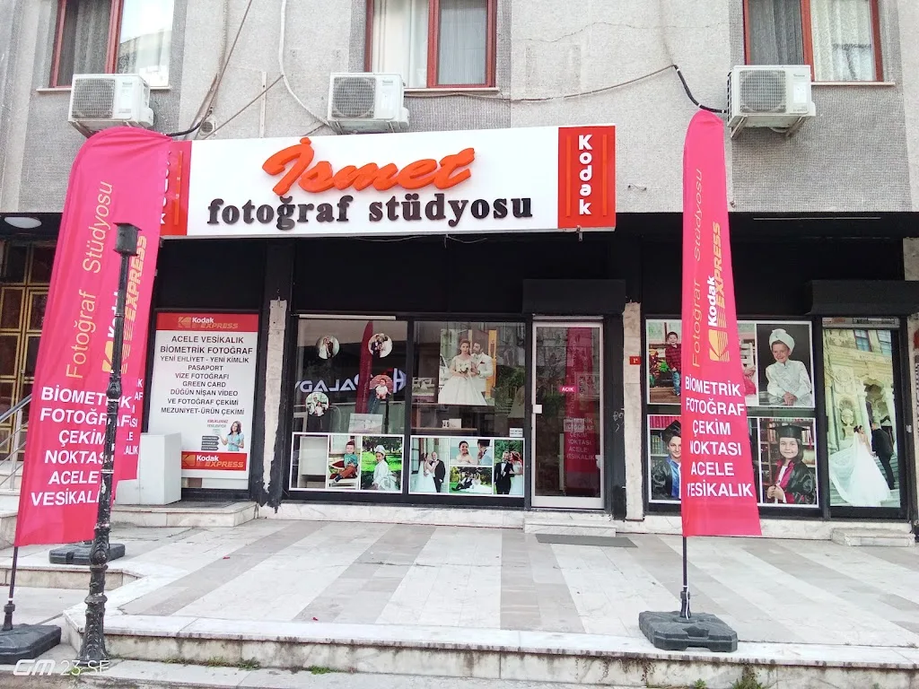 İsmet Fotoğraf Stüdyosu — Fotoğraf Stüdyoları, Kadıköy · fotoğraf 1