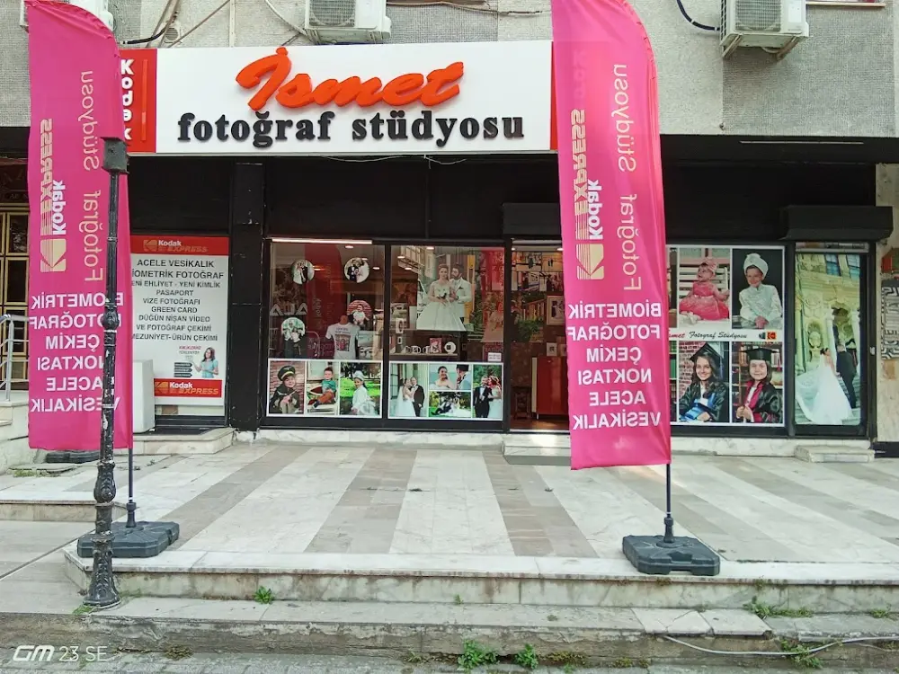 İsmet Fotoğraf Stüdyosu — Fotoğraf Stüdyoları, Kadıköy · fotoğraf 2