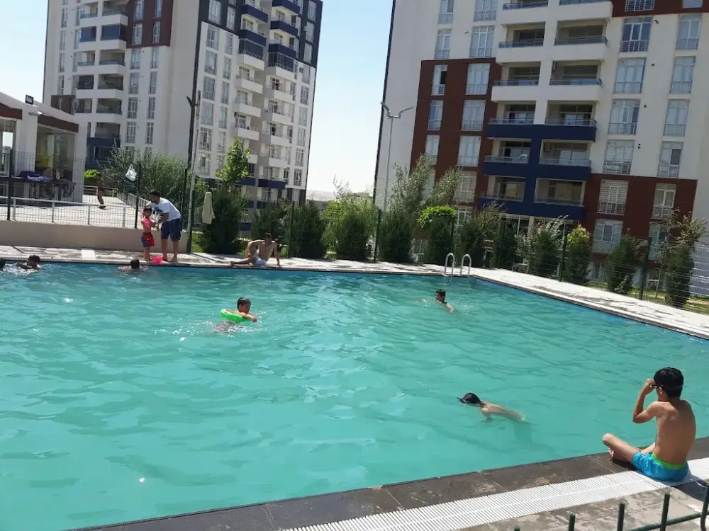 Garden Park — Yüzme Havuzları, Merkez · fotoğraf 3