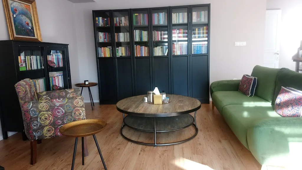 Uzman Klinik Psikolog Esra Toprak - Sarıyer — Psikologlar, Sarıyer · fotoğraf 1