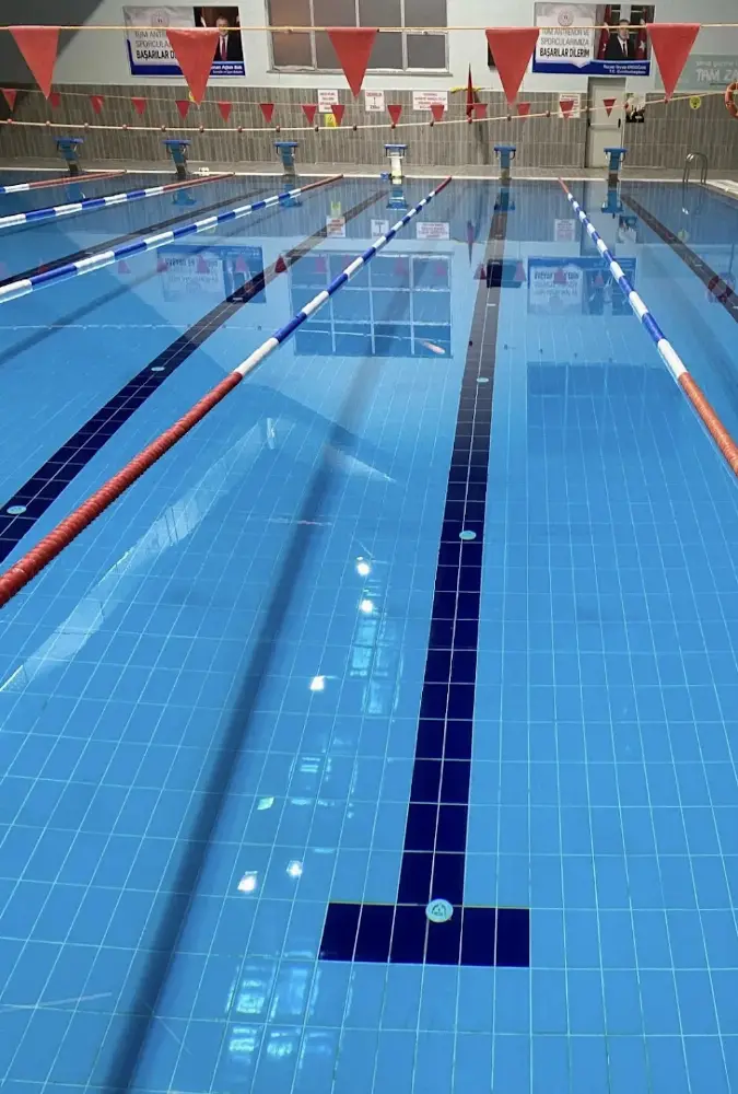 Bayburt Yarı Olimpik Kapalı Yüzme Havuzu — Yüzme Havuzları, Merkez · fotoğraf 3