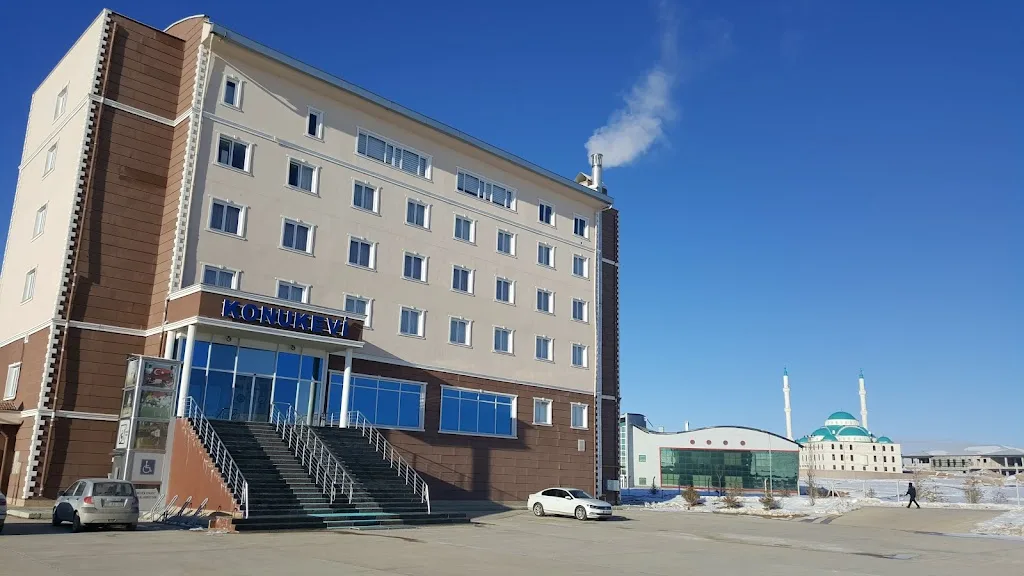 Bayburt Üniversitesi Konukevi — Yüzme Havuzları · fotoğraf 1