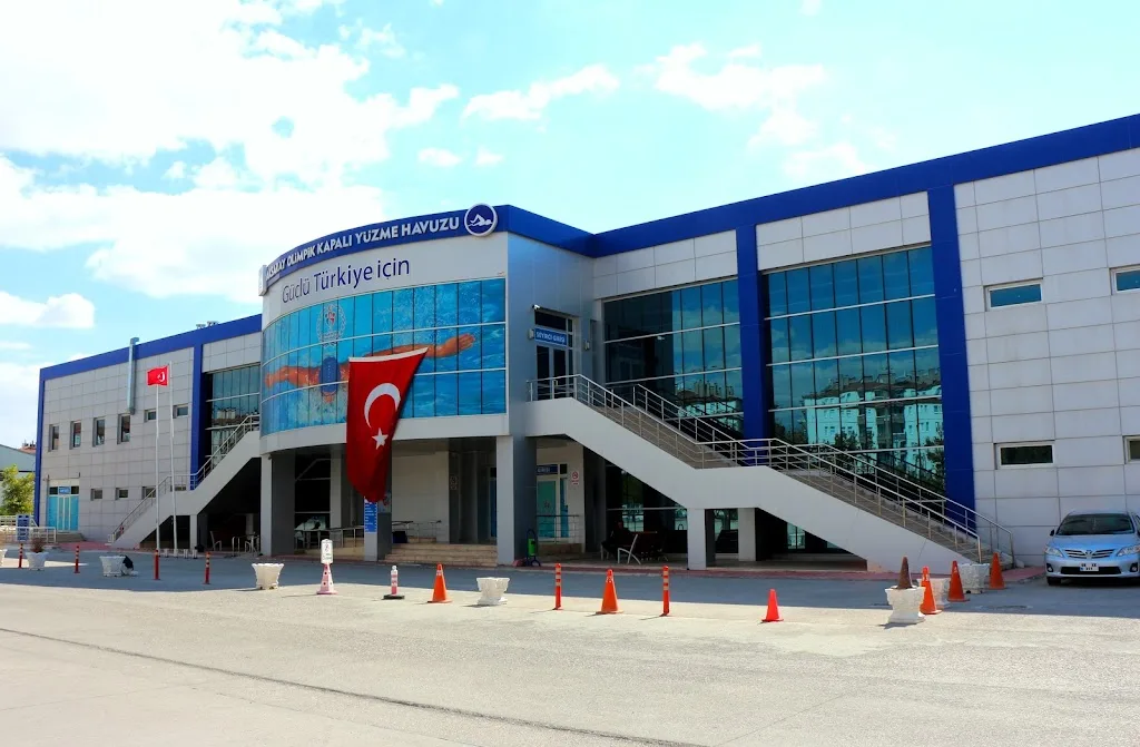 Aksaray Olimpik Kapalı Yüzme Havuzu — Yüzme Havuzları, Merkez · fotoğraf 1