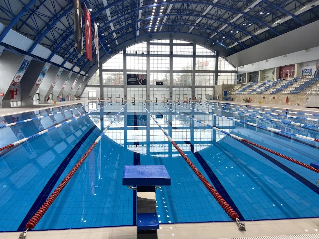 Mustafa Tan Aksaray Yüzme Spor Kulübü — Yüzme Havuzları, Merkez · fotoğraf 1