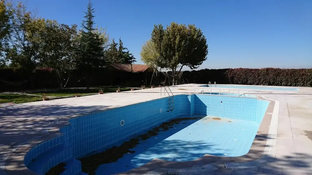 Kale Yüzme Havuzu — Yüzme Havuzları, Merkez · fotoğraf 5