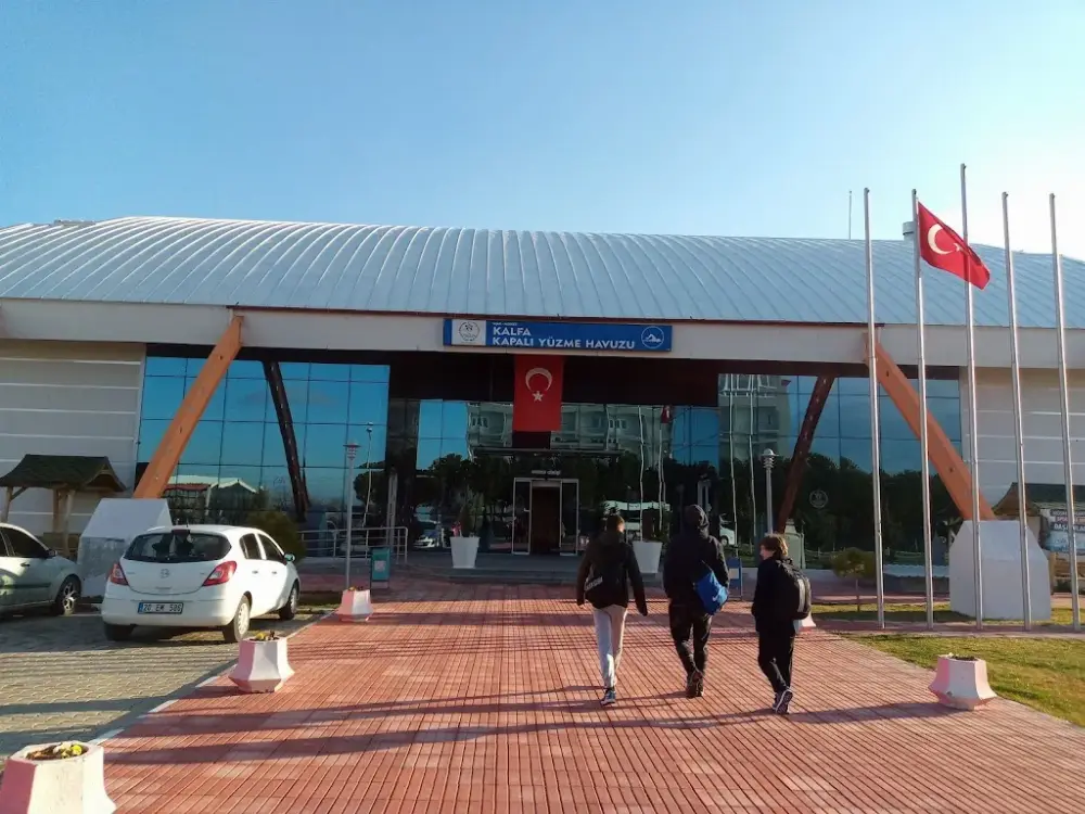 Kalfa Kapali Yuzme Havuzu — Yüzme Havuzları, Merkez · fotoğraf 5